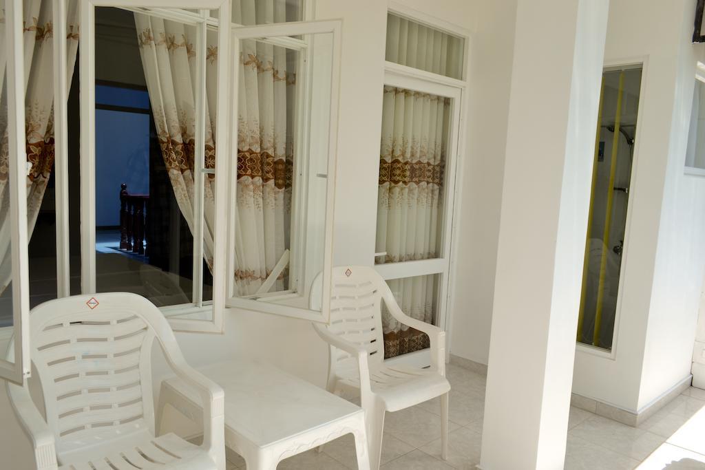 Di Sicuro Tourist Inn Hikkaduwa Extérieur photo