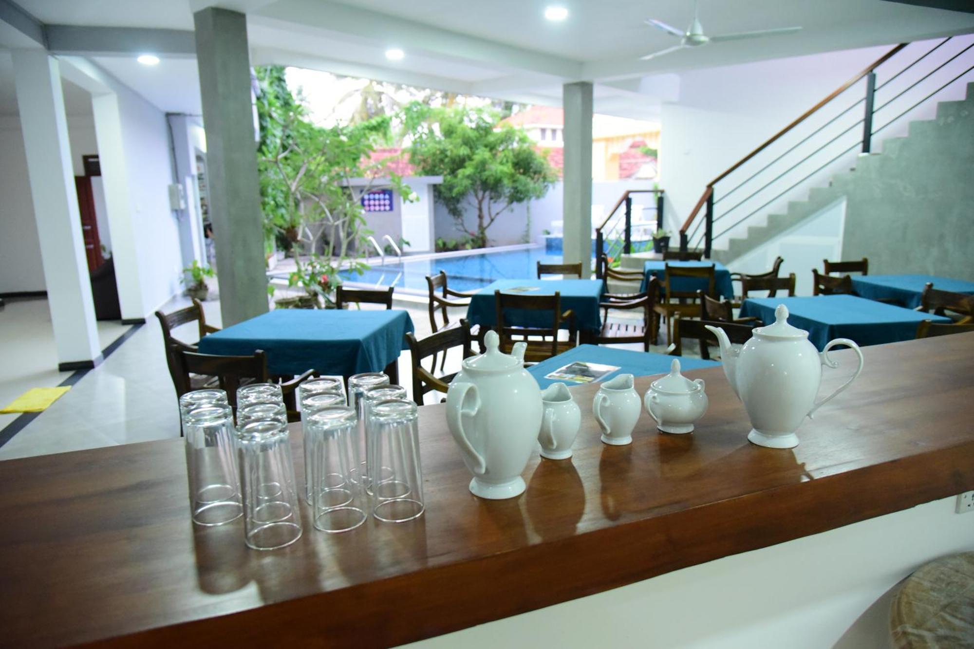 Di Sicuro Tourist Inn Hikkaduwa Extérieur photo