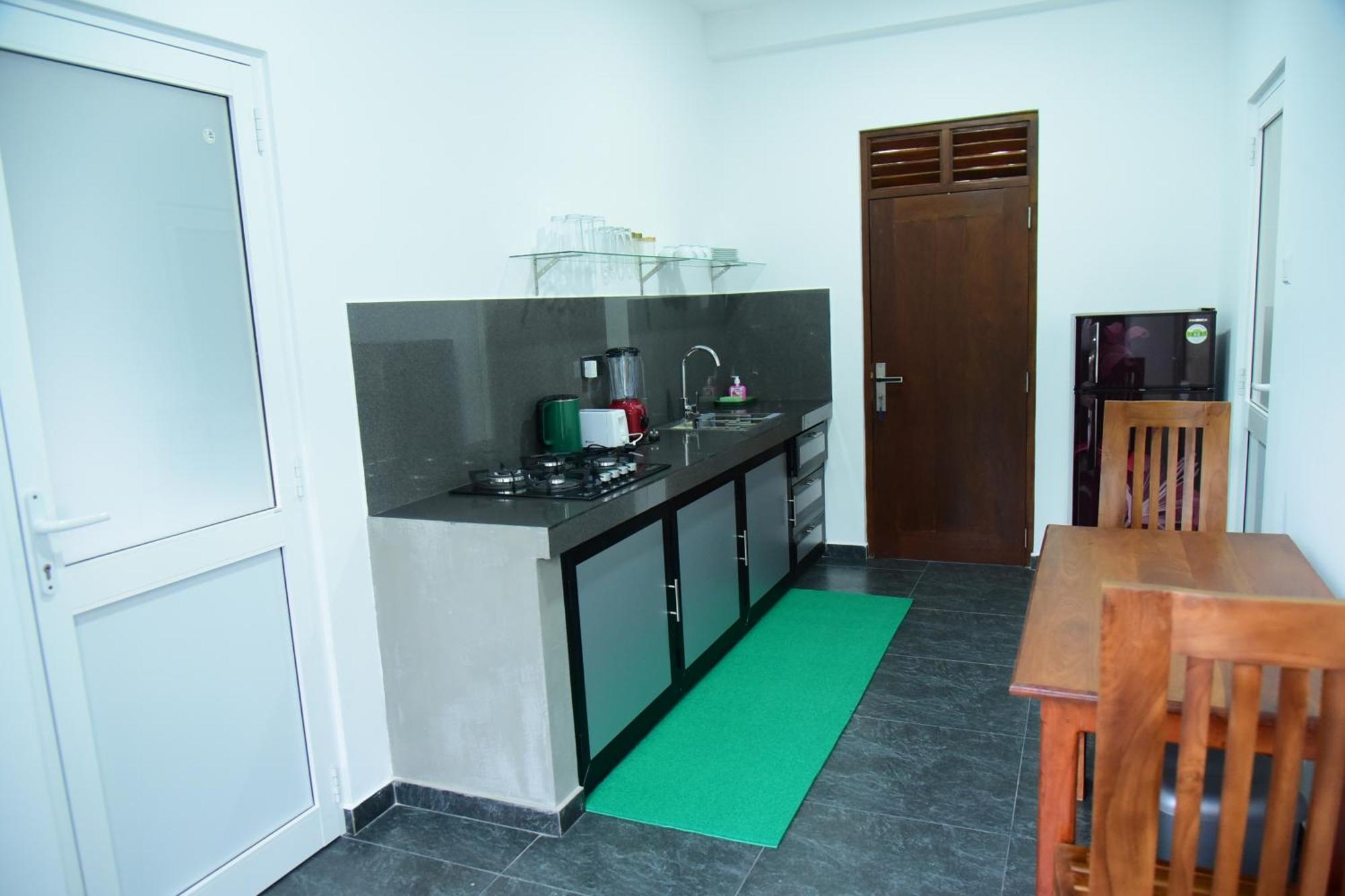 Di Sicuro Tourist Inn Hikkaduwa Extérieur photo