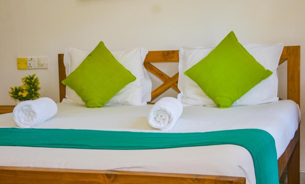 Di Sicuro Tourist Inn Hikkaduwa Extérieur photo