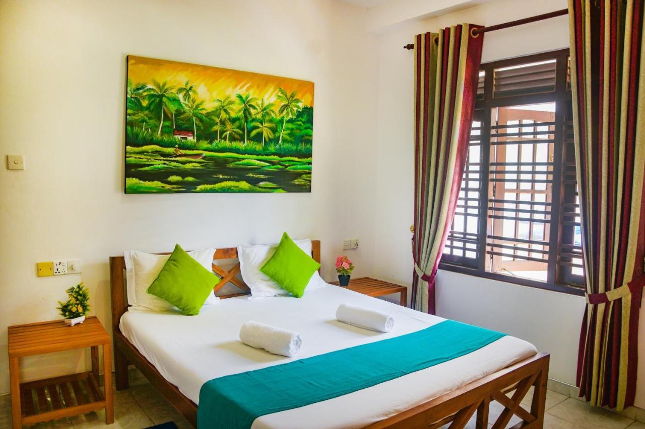 Di Sicuro Tourist Inn Hikkaduwa Extérieur photo