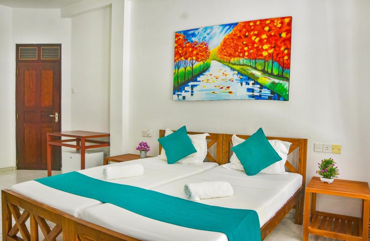 Di Sicuro Tourist Inn Hikkaduwa Extérieur photo