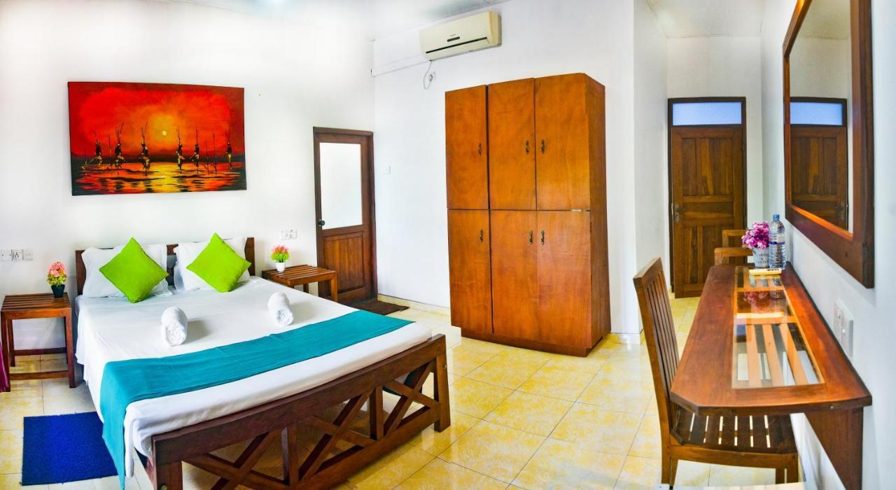 Di Sicuro Tourist Inn Hikkaduwa Extérieur photo
