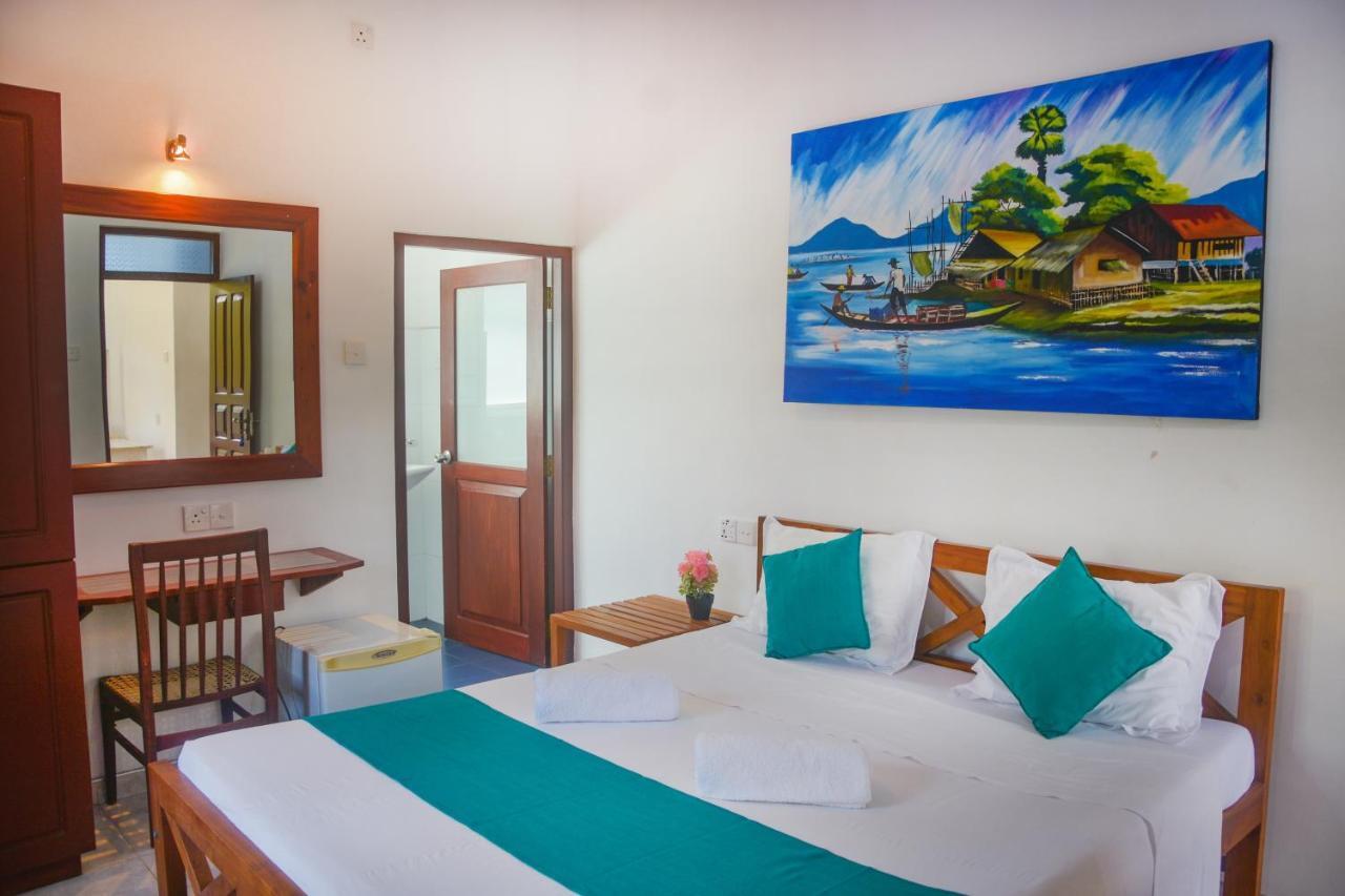 Di Sicuro Tourist Inn Hikkaduwa Extérieur photo