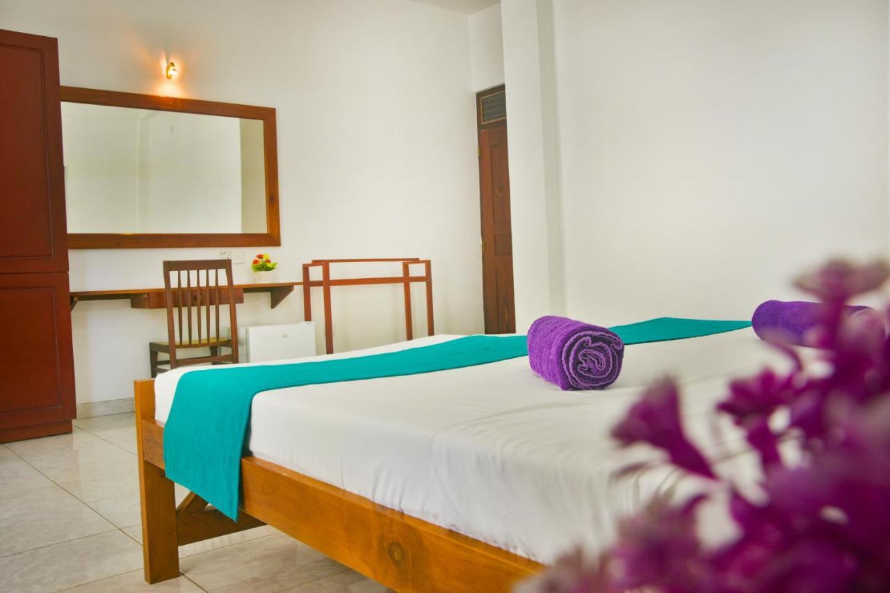 Di Sicuro Tourist Inn Hikkaduwa Extérieur photo