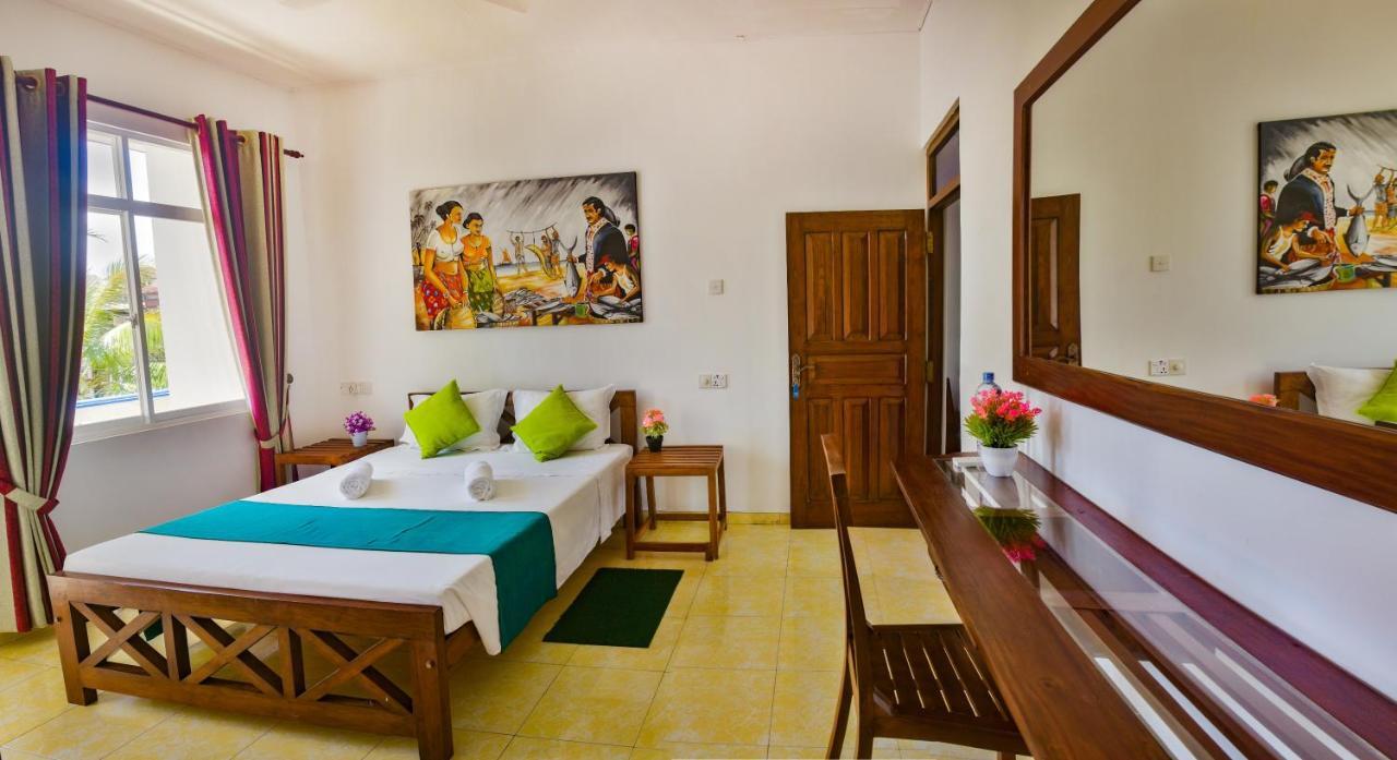 Di Sicuro Tourist Inn Hikkaduwa Extérieur photo
