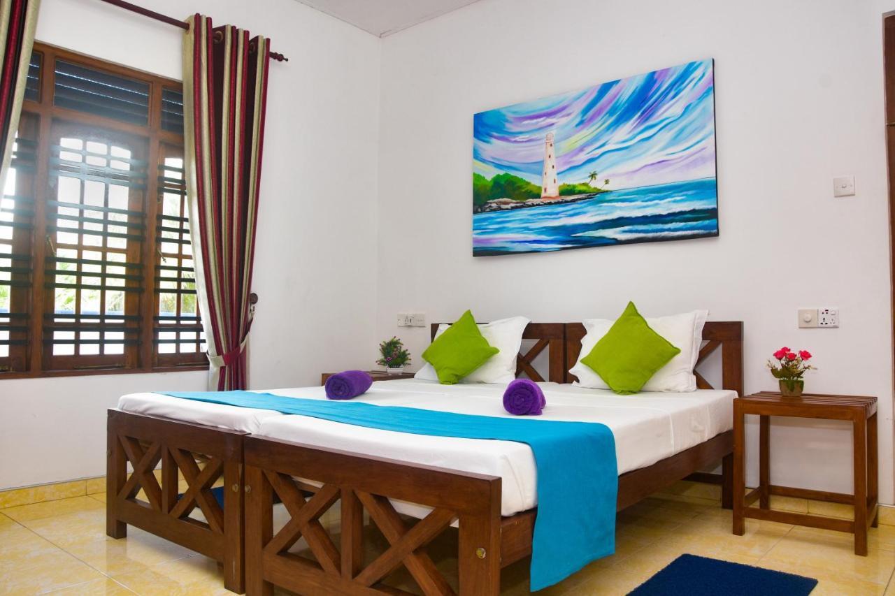 Di Sicuro Tourist Inn Hikkaduwa Extérieur photo