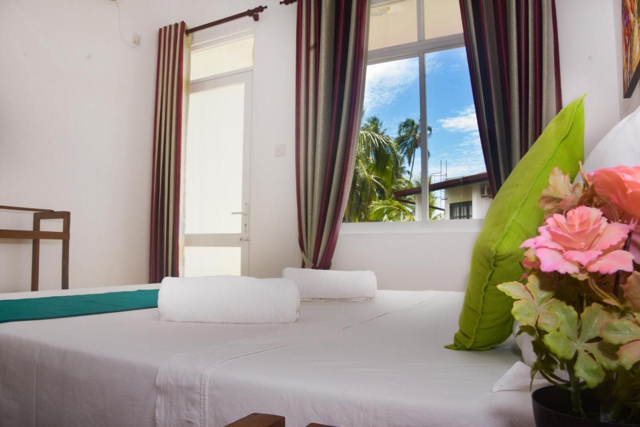 Di Sicuro Tourist Inn Hikkaduwa Extérieur photo
