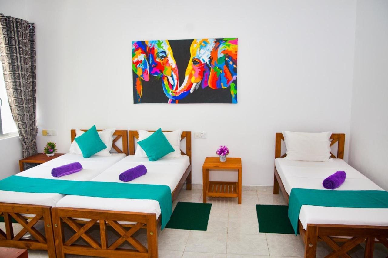 Di Sicuro Tourist Inn Hikkaduwa Extérieur photo
