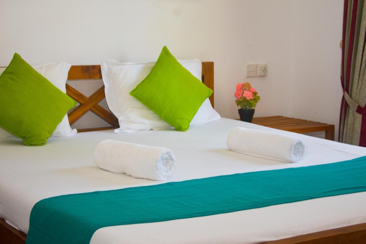Di Sicuro Tourist Inn Hikkaduwa Extérieur photo
