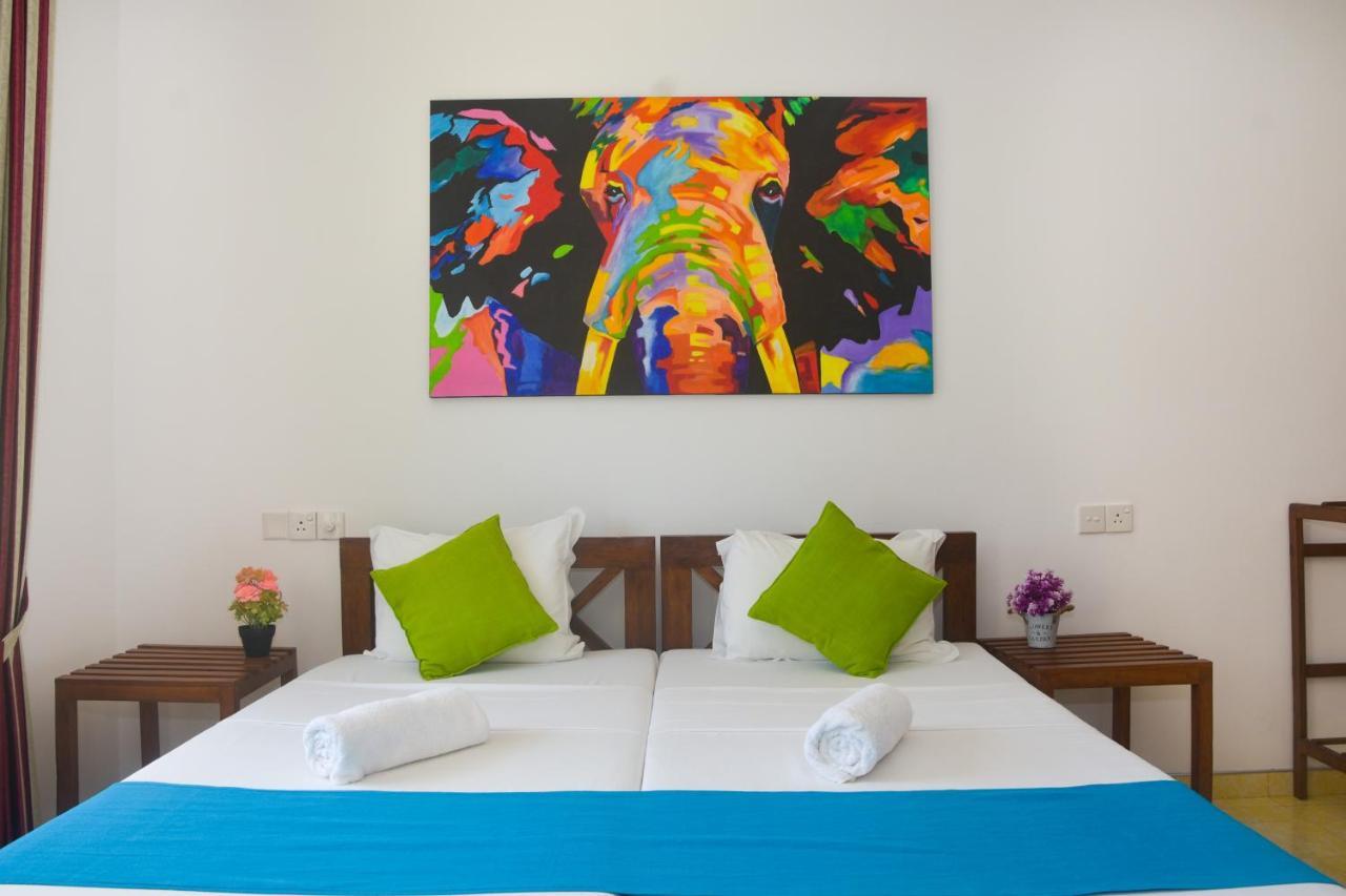 Di Sicuro Tourist Inn Hikkaduwa Extérieur photo
